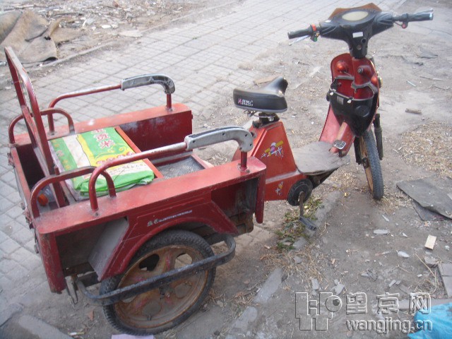 6~48v电动三轮车 可以拉人也可以装货 两用的 电池才买 4个月 车架